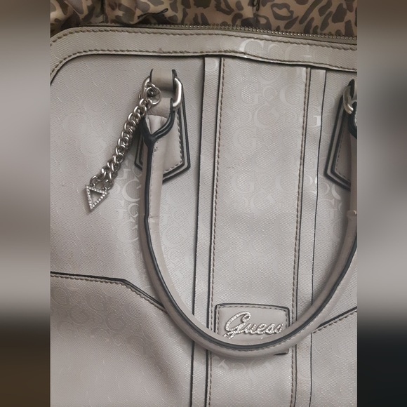 Guess bag with silver chain. - Picture 3 of 6